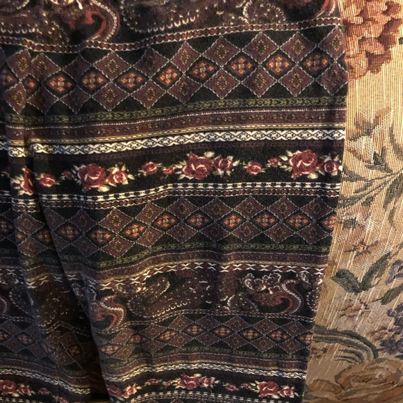 Maroon pattern leggings - Picture 2 of 4